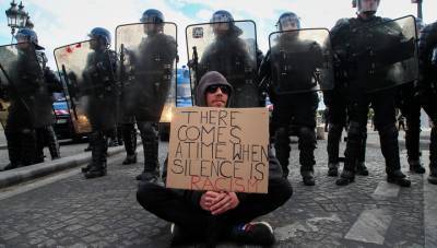 Акции протеста в Париже переросли в беспорядки