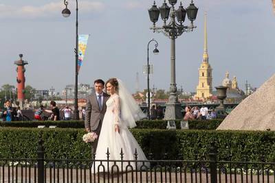 Росстат: в апреле в России резко сократилось число браков и разводов