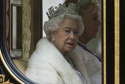 В Великобритании день рождения королевы отметили маленьким парадом