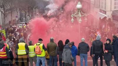 Правоохранители использовали слезоточивый газ против митингующих в Париже