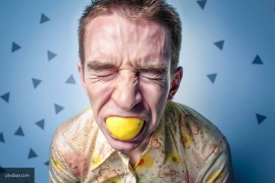 Врач опровергла слухи о пользе лимона и чеснока в борьбе с COVID-19