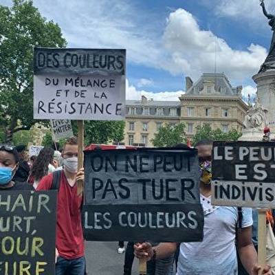 Акция протеста против полицейского произвола в Париже переросла в беспорядки