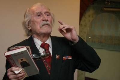 В память о коми писателе и драматурге Гении Горчакове в Сыктывкаре установят мемориальную доску