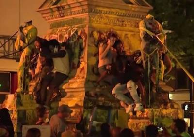 Участник протестов в США опрокинул на себя статую и впал в кому - Cursorinfo: главные новости Израиля