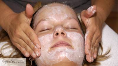 Врач-косметолог рассказала, как ухаживать за кожей при ношении маски