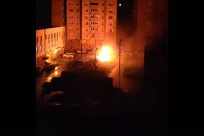 Версия: машины на ул. Михеева в Туле загорелись из-за удара молнии