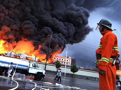 В Китае взорвался бензовоз: около десяти погибших и сотня раненых
