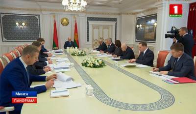 Президент Беларуси провел совещание с руководством Совета министров