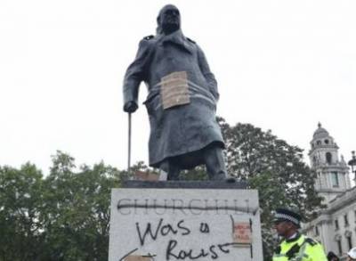 Статую Черчилля в Лондоне могут перенести в музей для защиты от демонстрантов
