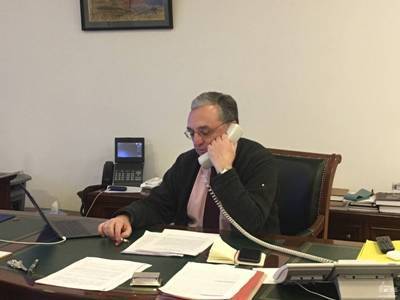 Глава МИД Армении провел телефонную беседу со своим канадским коллегой