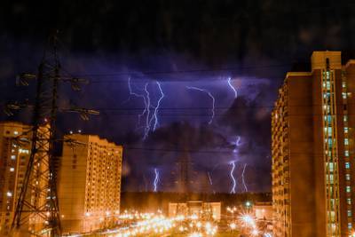 Россиянам объяснили причины опасных погодных явлений