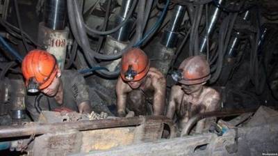 В оккупированной «ЛНР» начались массовые забастовки шахтеров: им не платят зарплаты и отправляют «в подвалы»
