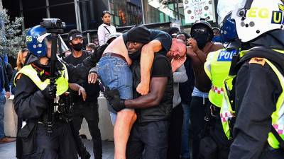 В Лондоне задержали более 100 человек в ходе протестов