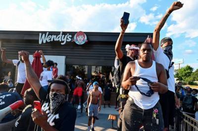 В США полиция застрелила афроамериканца – вспыхнули новые протесты - vkcyprus.com - США