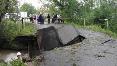 Автомобильный мост рухнул в Москве