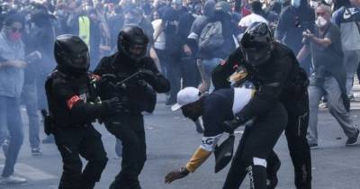 В Париже протестующие против расизма кричали о «грязных евреях»