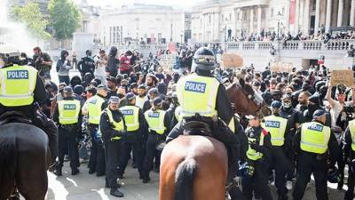 Лондонская полиция задержала в субботу больше ста участников беспорядков