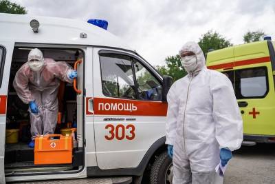 За последние сутки в России, по официальным данным, выявлено 8835 новых случаев коронавируса