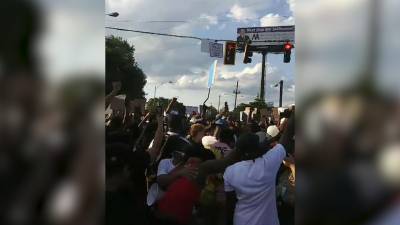 Новая волна протестов против расизма и полицейского насилия в Атланте — видео