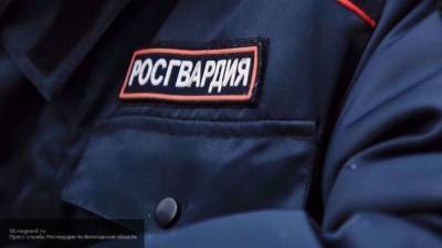 Школьник и полицейские вызволили бабушку из горящего дома в Свердловской области