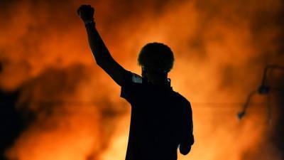 Более 30 протестующих задержаны в Атланте после поджога ресторана