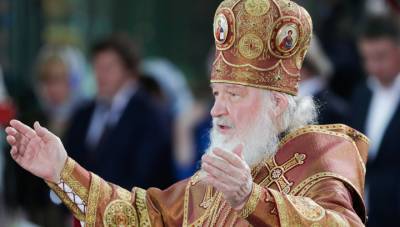 Патриарх Кирилл помолился о павших защитниках Отечества и об избавлении от коронавируса
