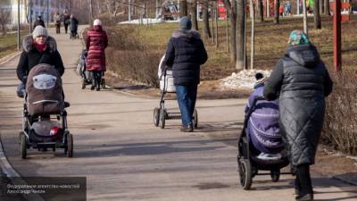 Ребенок выпал из коляски после сильного удара пьяного отца в Екатеринбурге
