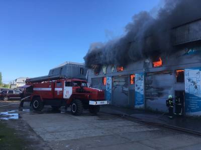 Появилось видео горящего склада в Сыктывкаре
