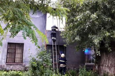 Под Днепром спасатели четыре часа ликвидировали пожар в доме: фото и видео