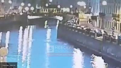 Житель Петербурга после неудачной драки с водителями прыгнул в Мойку