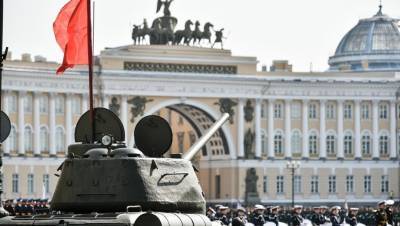 На Дворцовой площади проведут три репетиции парада Победы