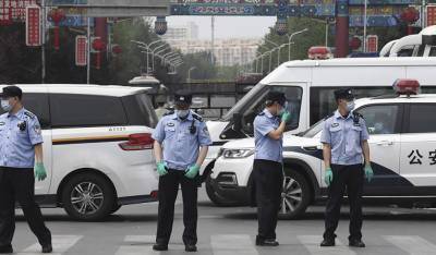В Пекине ввели военное положение из-за вспышки коронавируса на рынке