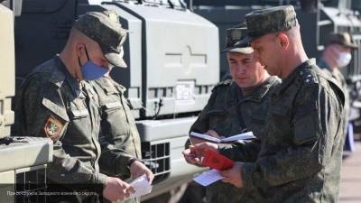 Журавлев заявил о полной готовности военных к параду Победы в Петербурге