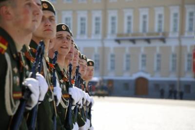 На Дворцовой площади военные ЗВО проведут три репетиции парада Победы