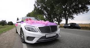 Кадыров приказал отбирать машины за длинные свадебные кортежи