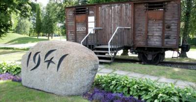 В Латвии проходят мероприятия памяти жертв коммунистического геноцида