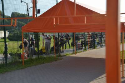 На границе с Польшей спасатели установили специальные палатки для людей: фото и видео