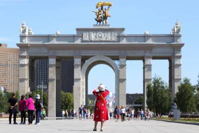 Жителям столицы рассказали, как появились арки на ВДНХ и Тверской Заставе