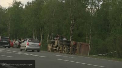 Сильный ветер опрокинул грузовики в Ставропольском крае