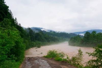 На Буковине наводнение уничтожило дороги в нескольких селах