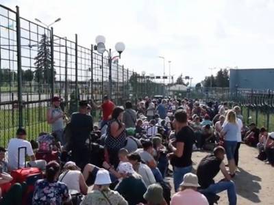 На границе с Польшей украинцы жалуются очереди и дискомфорт