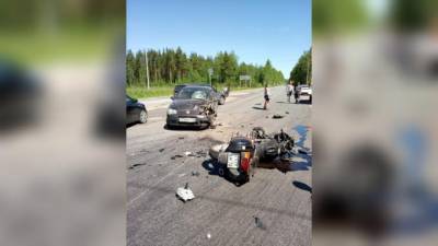Автомобиль столкнулся с мотоциклом на Мурманском шоссе
