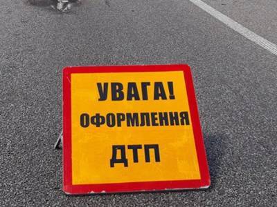 На Северном мосту в Киеве пьяный тренер на BMW выполнял странные маневры и врезался в отбойник