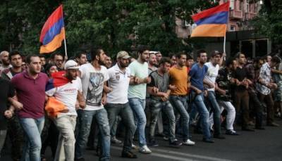 В Ереване задержали более 90 участников протестов из-за обысков у лидера оппозиционной партии