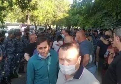 В Ереване митинг в поддержку оппозиционера Царукяна перерос в столкновение с полицией