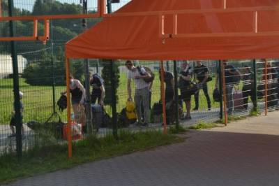 На границе с Польшей спасатели установили специальные палатки для людей