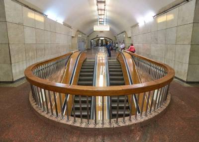 Центральные станции метро будут работать вечером только на выход и пересадку