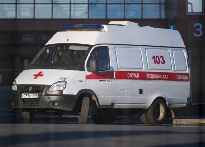 Автомобиль сбил двух пешеходов на юго-западе Москвы