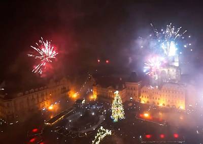 Пражское новогоднее безумие сняли на видео с башни Староместской ратуши