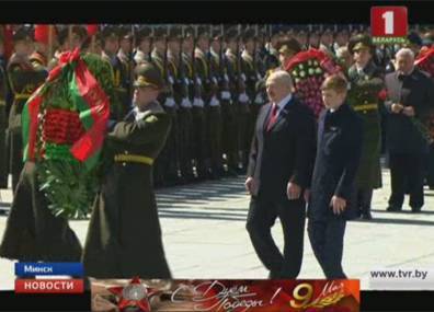 Глава государства принял участие в церемонии возложения венков к монументу Победы